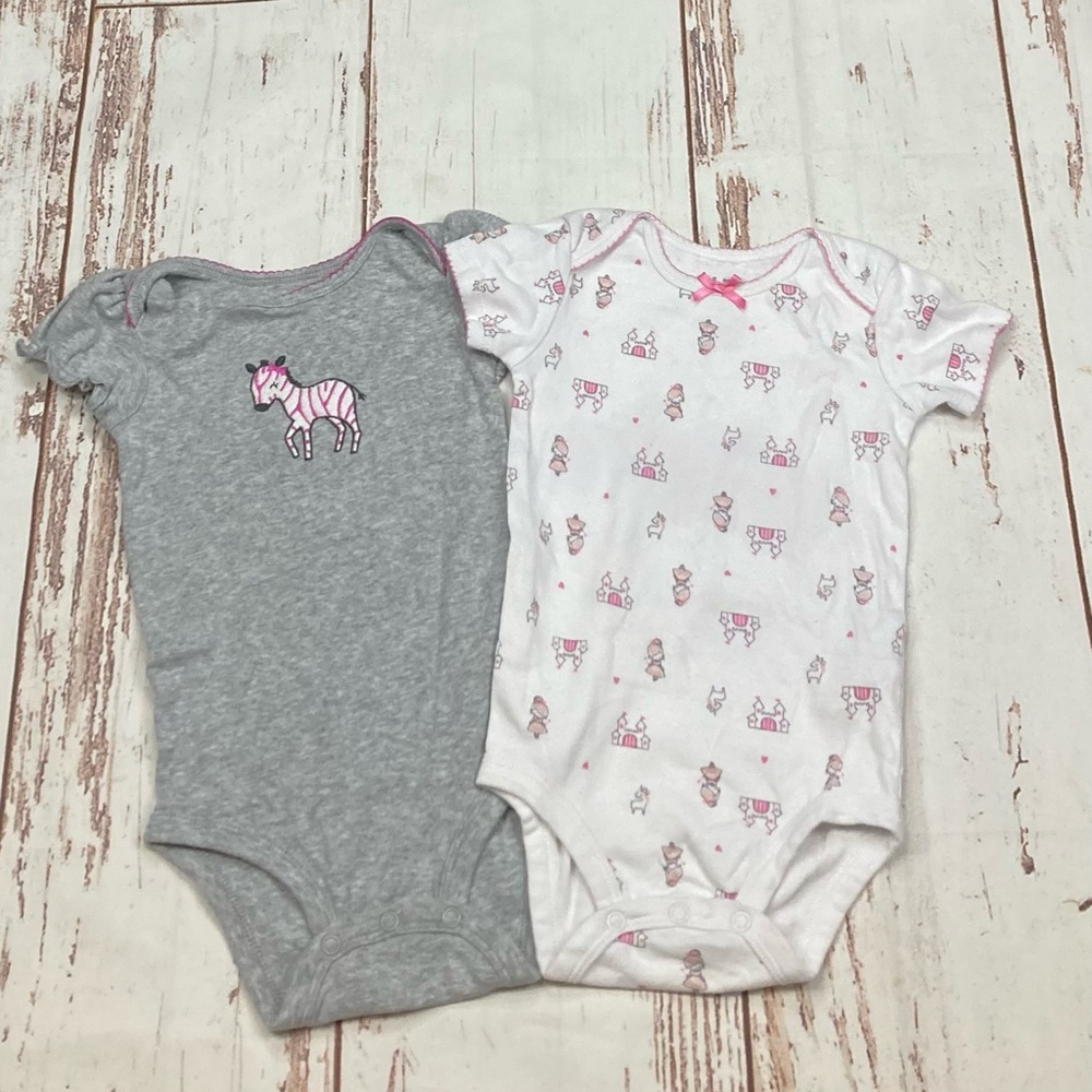 Carter’s Short Sleeve Bodysuit Bundle Gray & White Sz 6-12M